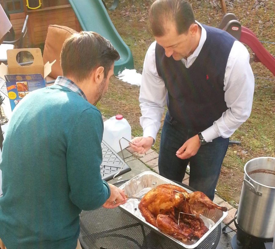 In years past the Mineras have always had big family gatherings on Thanksgiving. Everyone does their part to help out with holiday feast preparations.