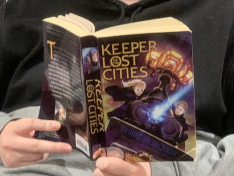 Keeper of the Lost Cities book cover from Simon & Schuster. The cover features Sophie Foster and Dex Dizznee. Art by Jason Chan.