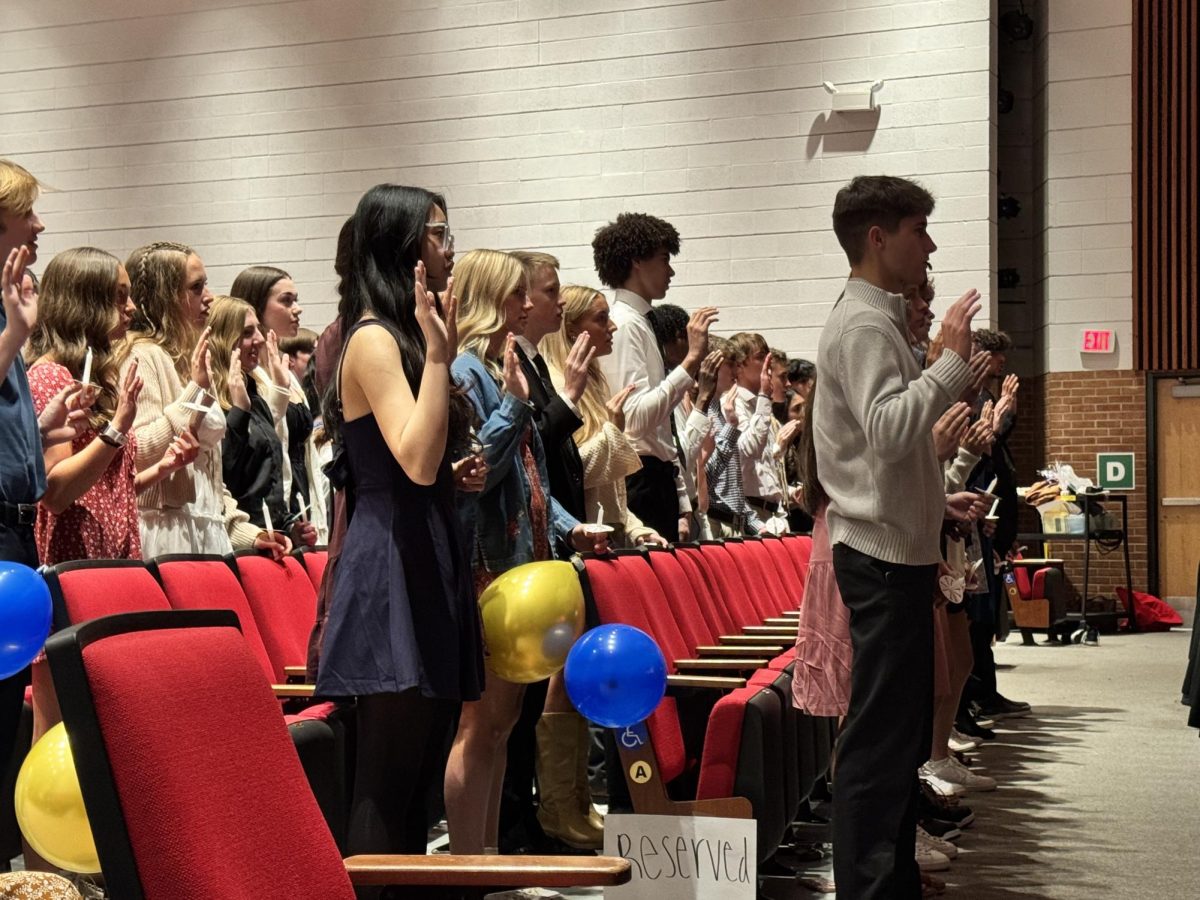 The NHS inductees reciting the pledge.